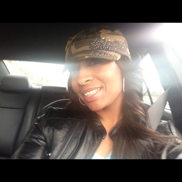 Profile Picture of Shawnda Brandon (@divanrse) on Poshmark