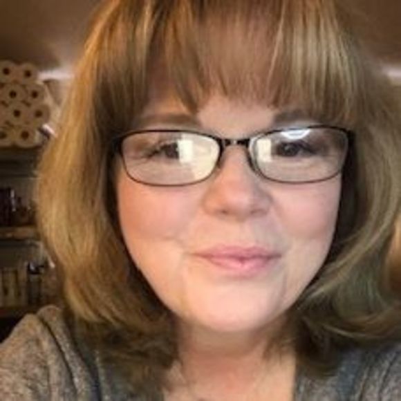 Profile Picture of Lora Mooney-aladdin (@laladdin1010) on Poshmark