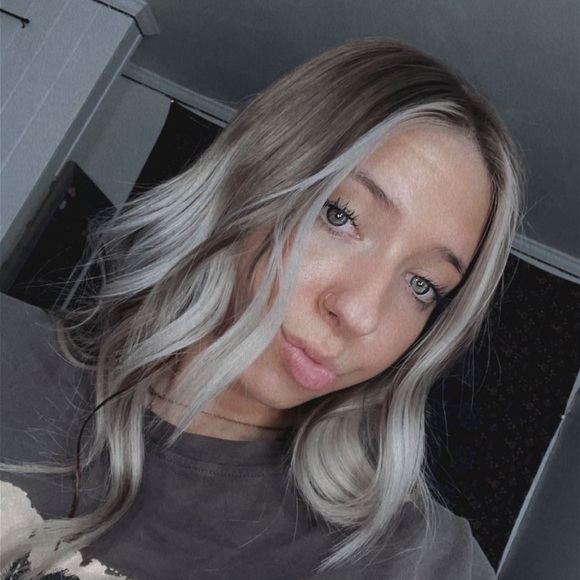 Profile Picture of Amanda Chambers (@amandachamberss) on Poshmark