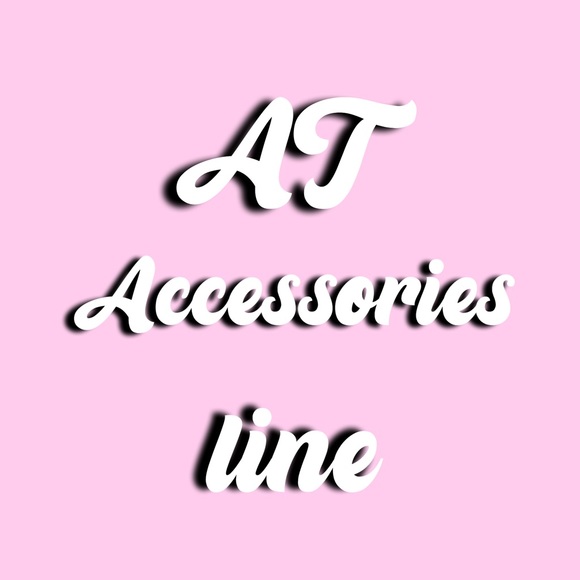 Profile Picture of Aleecia Mcglashan (@at_accessories) on Poshmark