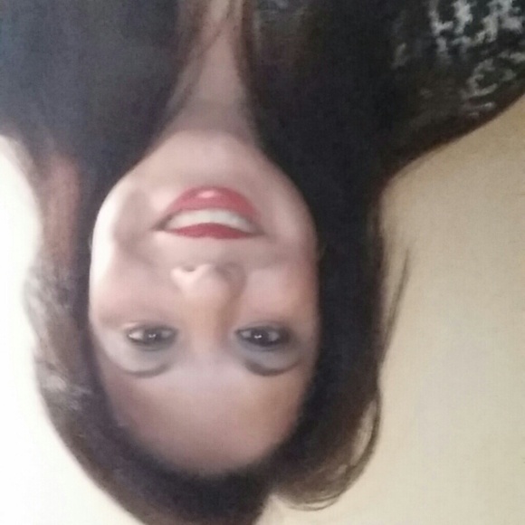 Profile Picture of Samantha Duquette (@duquette143) on Poshmark