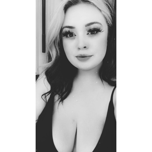 Profile Picture of Savannah Hayes (@savyhayes5) on Poshmark