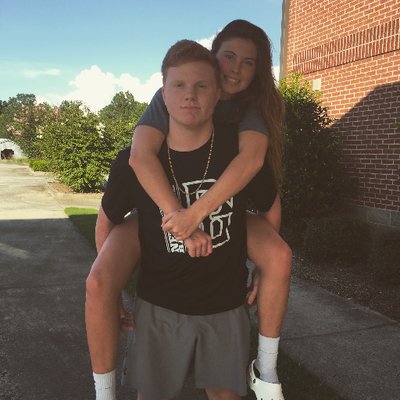 Profile Picture of Carlee Holmes (@carleeholmes14) on Twitter