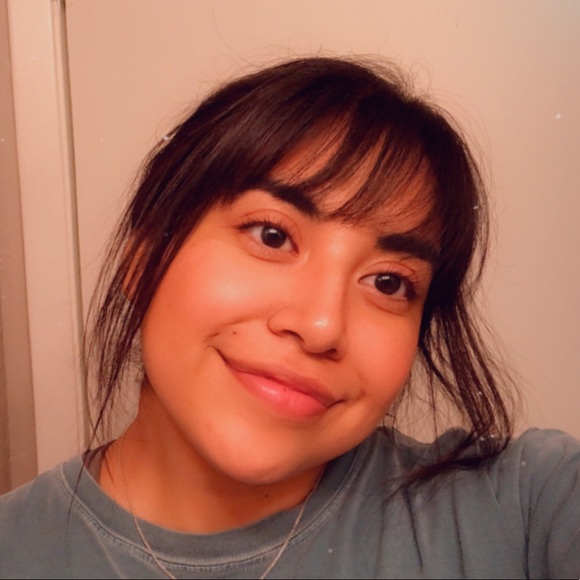 Profile Picture of Daniela Luciano (@dluci21) on Poshmark