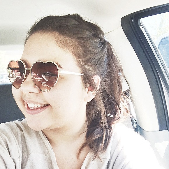 Profile Picture of Jamie Radonski (@jamieradonski) on Poshmark