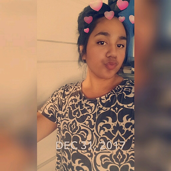 Profile Picture of Ciera Adversalo (@cieraadversalo) on Poshmark