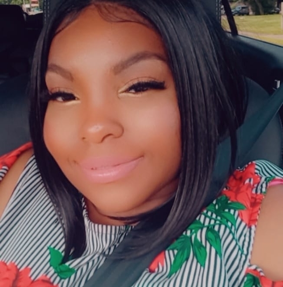 Profile Picture of Latoya Linen (@llinen) on Poshmark