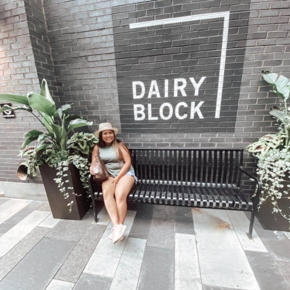 Profile Picture of Iris Flores (@iris_xoxo_13) on Poshmark