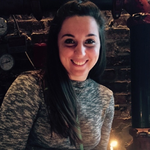 Profile Picture of Rachael Zelmanski (@rachaelzel35) on Poshmark