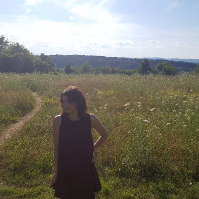 Profile Picture of Emily Baer (@ElizabethE821) on Twitter