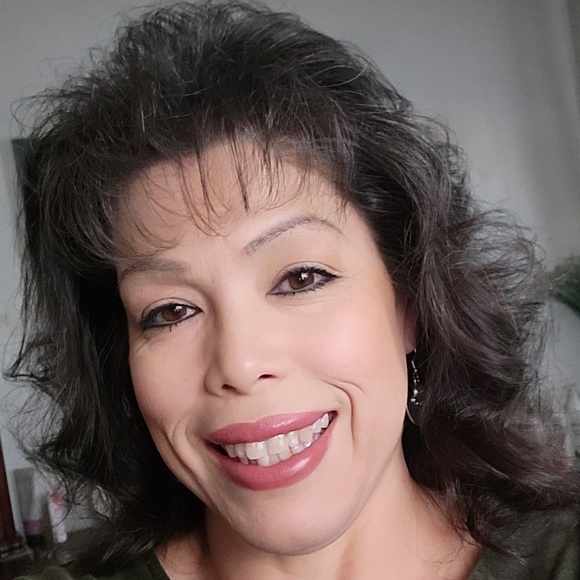 Profile Picture of Cassandra Gamboa (@clgamboa) on Poshmark