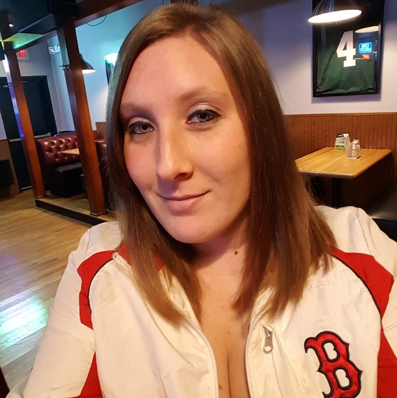 Profile Picture of Sara Murcko (@tennisbaby140) on Poshmark