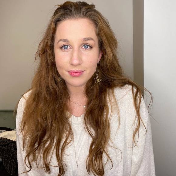 Profile Picture of Alexandria Scanlan (@lexscanlan) on Poshmark