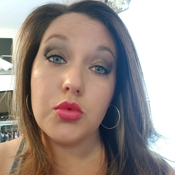 Profile Picture of Autumn Harper (@winogurl44) on Poshmark