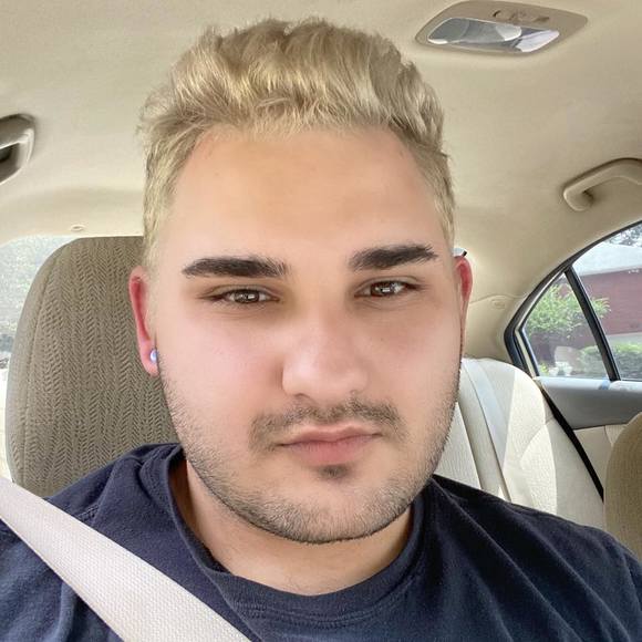 Profile Picture of Thomas Carey (@tommiehilfiger) on Poshmark