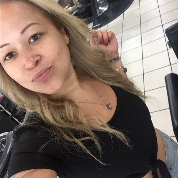 Profile Picture of Chris Starr (@christinassanz) on Poshmark