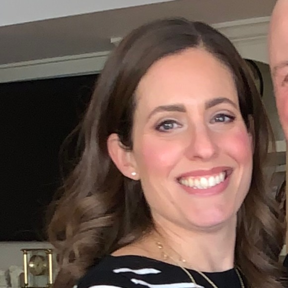 Profile Picture of Carla Farrar (@mrsfarrar) on Poshmark