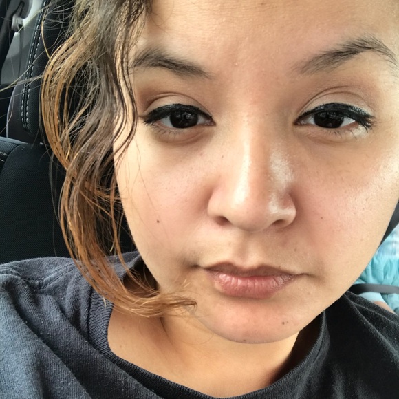 Profile Picture of Yesenia Alvarez (@yessilove91) on Poshmark