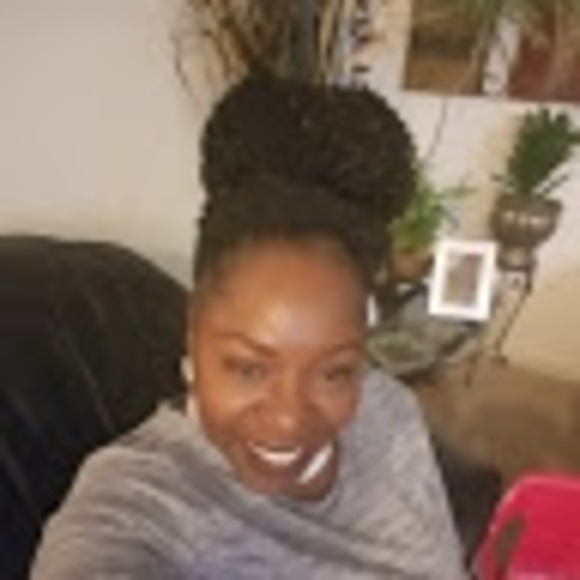 Profile Picture of Stacey Gibbons (@ssgwashington) on Poshmark