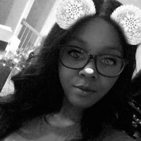 Profile Picture of Aiesha Walston (@aieshawalston) on Poshmark