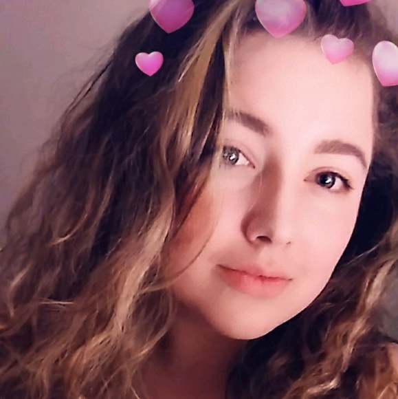 Profile Picture of Samantha Clauer-janelle (@sammie_cj) on Poshmark