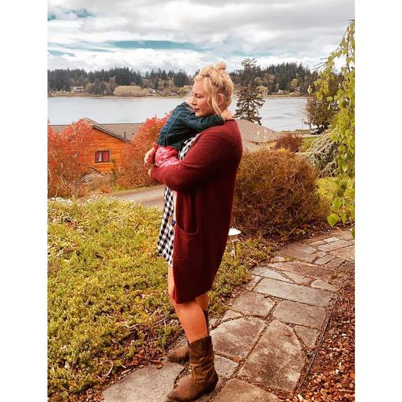 Profile Picture of Savannah Hansen (@savhansen) on Poshmark