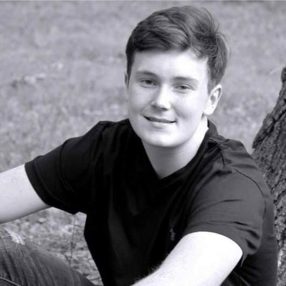 Profile Picture of Andrew Hawk (@andrewhawk250) on Poshmark