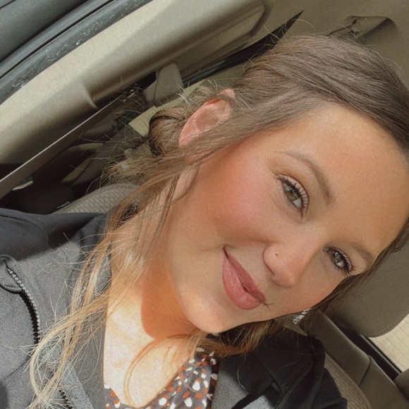 Profile Picture of Jade Chase (@jadeschase) on Poshmark