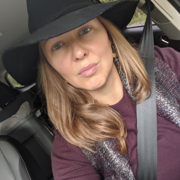 Profile Picture of Kristine Divall (@kdivall) on Poshmark