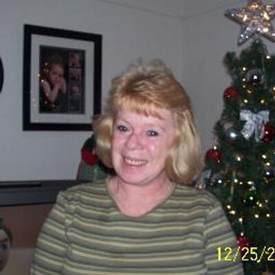 Profile Picture of Michelle Maddock (@puffpuff108) on Twitter