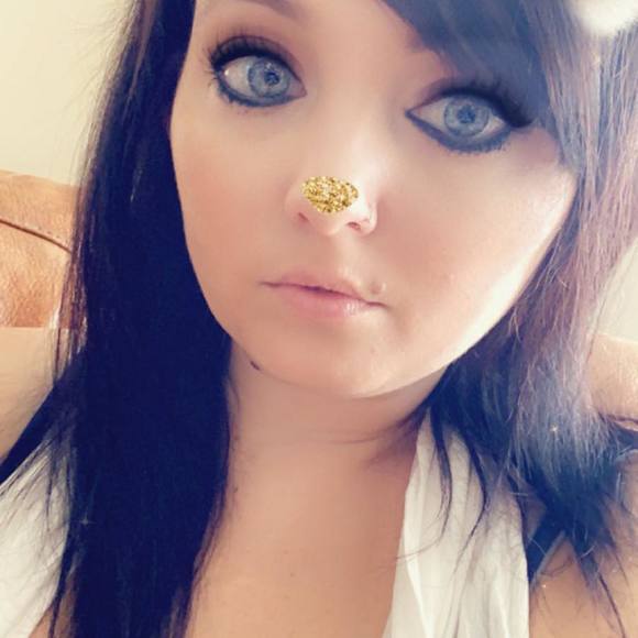 Profile Picture of Shawna Andrews (@colejack23) on Poshmark