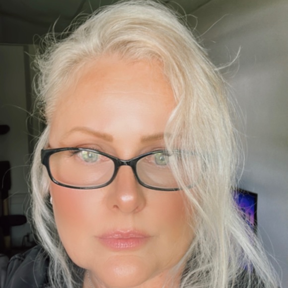 Profile Picture of Christin Dampf (@cpd28) on Poshmark