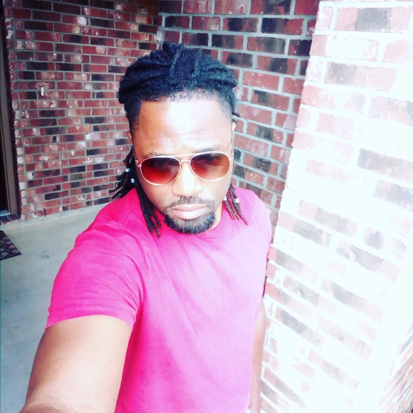 Profile Picture of Benjaminz Benjaminz (@marlonhunter492) on Poshmark