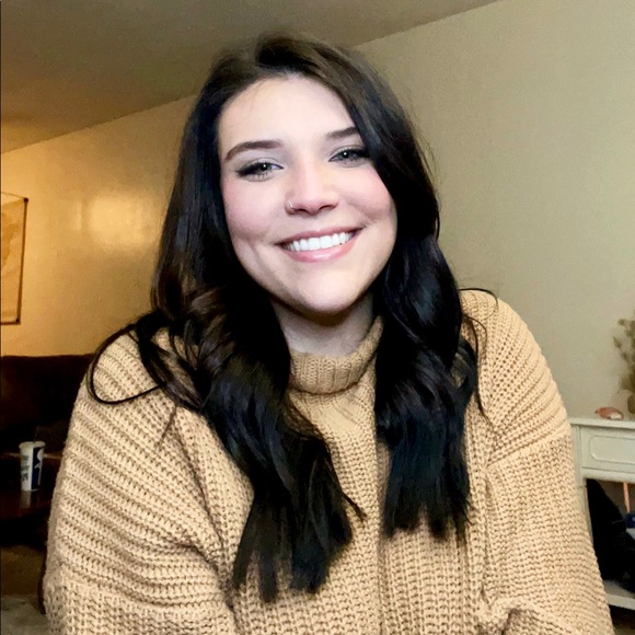 Profile Picture of Kathryn Dominski (@kathrynjdominsk) on Poshmark