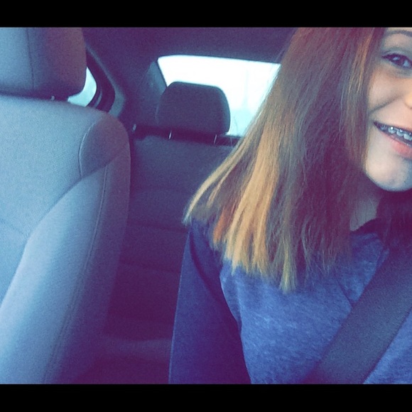 Profile Picture of Gianna Hoggan (@giannahoggan) on Poshmark