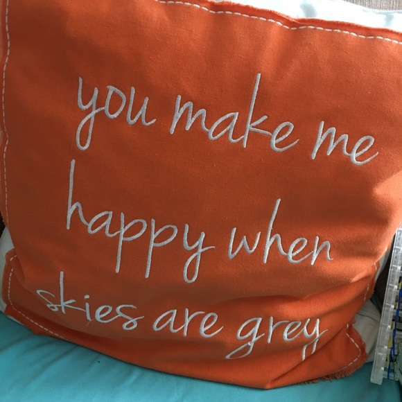 Profile Picture of Erin Matthews (@matthewslive4) on Poshmark