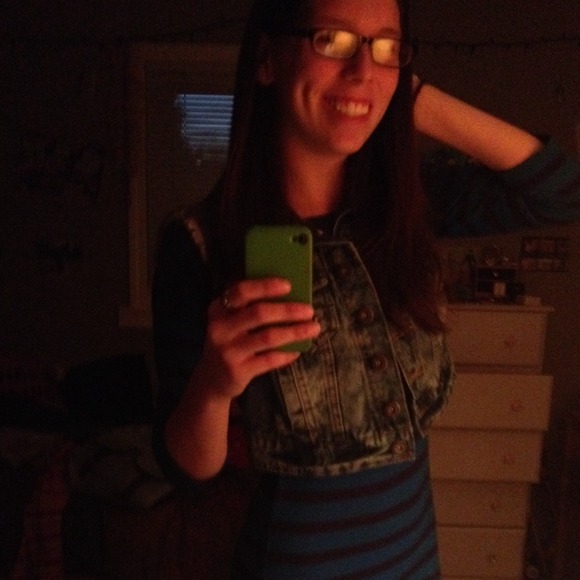 Profile Picture of Shayna Bamforth (@1andonlyshayna) on Poshmark