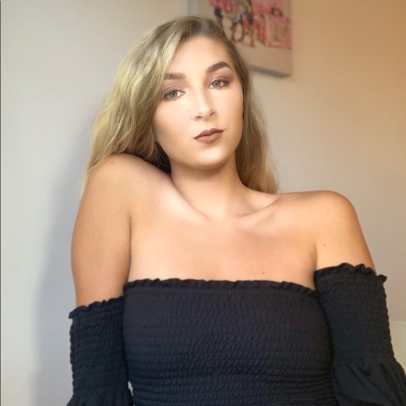 Profile Picture of Jillian Owens (@jillianowens238) on Poshmark