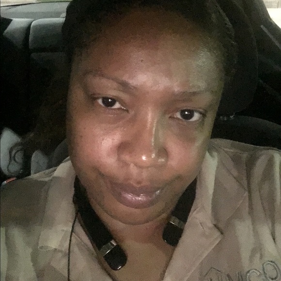 Profile Picture of Chandra Jones (@jonescl1063) on Poshmark