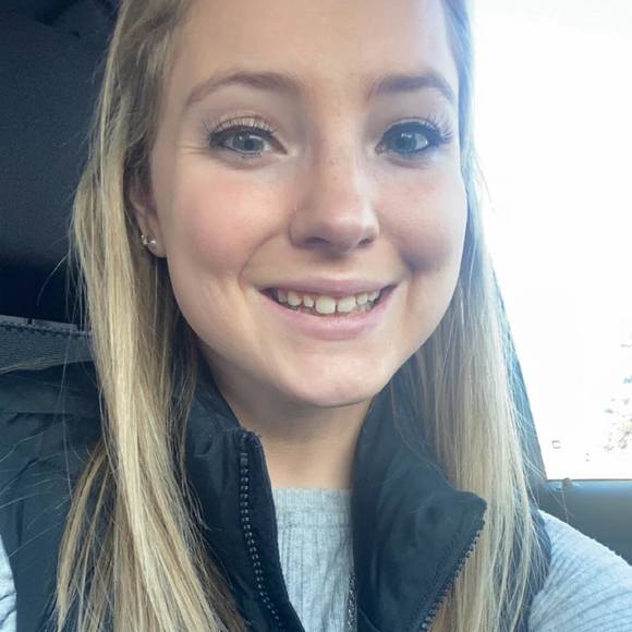 Profile Picture of Bri Houghteling (@bowling4022) on Poshmark