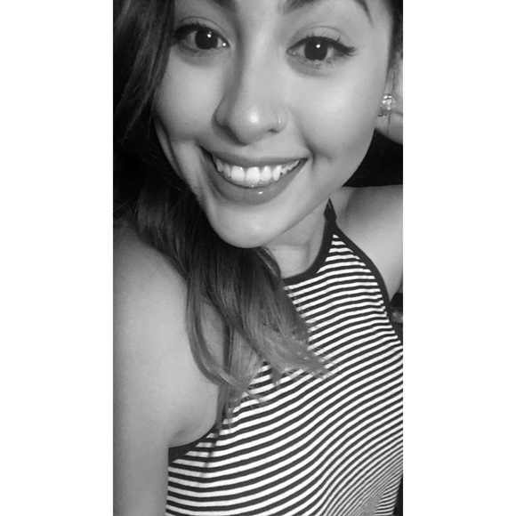 Profile Picture of Andrea Barron (@andi42) on Poshmark