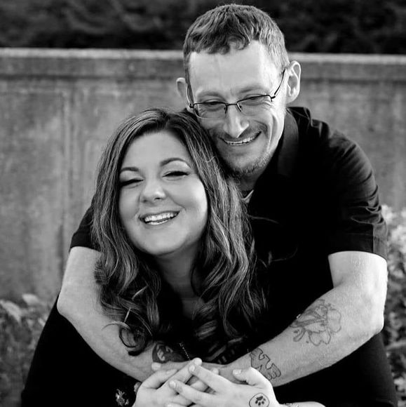 Profile Picture of Beth Auderer (@bethhayes1985) on Poshmark