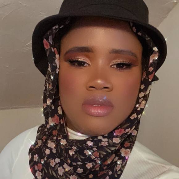 Profile Picture of Sarah Omar (@sarahomar261) on Poshmark