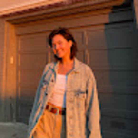 Profile Picture of Isabelle Coburn (@icoabelle) on Poshmark