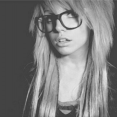 Profile Picture of Julia Glover (@glover_julia) on Twitter