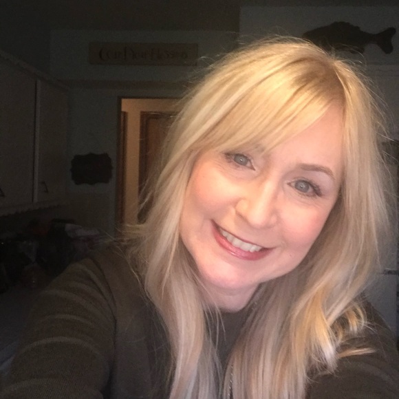 Profile Picture of Lisa Allison (@lisaallison67) on Poshmark