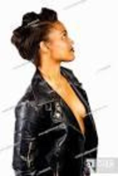 Profile Picture of Andrea Palmer (@andrea_g4ipmb3) on Poshmark