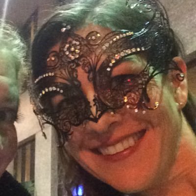 Profile Picture of Julia Katz (@juleshinojosa) on Twitter