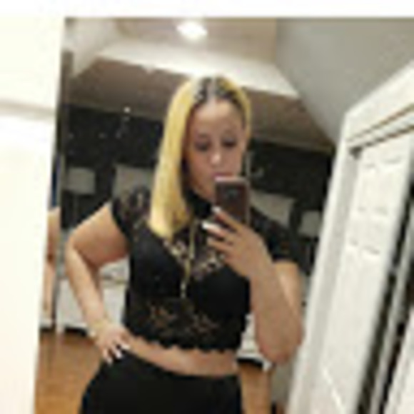Profile Picture of Jessica Lara (@jessicalara529) on Poshmark