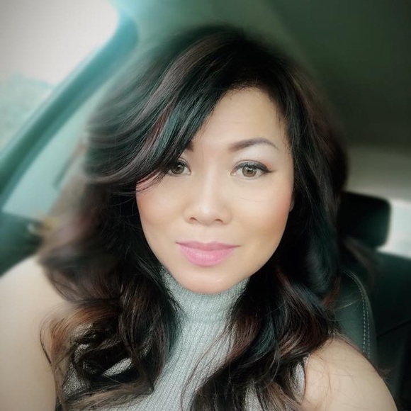 Profile Picture of Annie Luu (@tiptoplady) on Poshmark